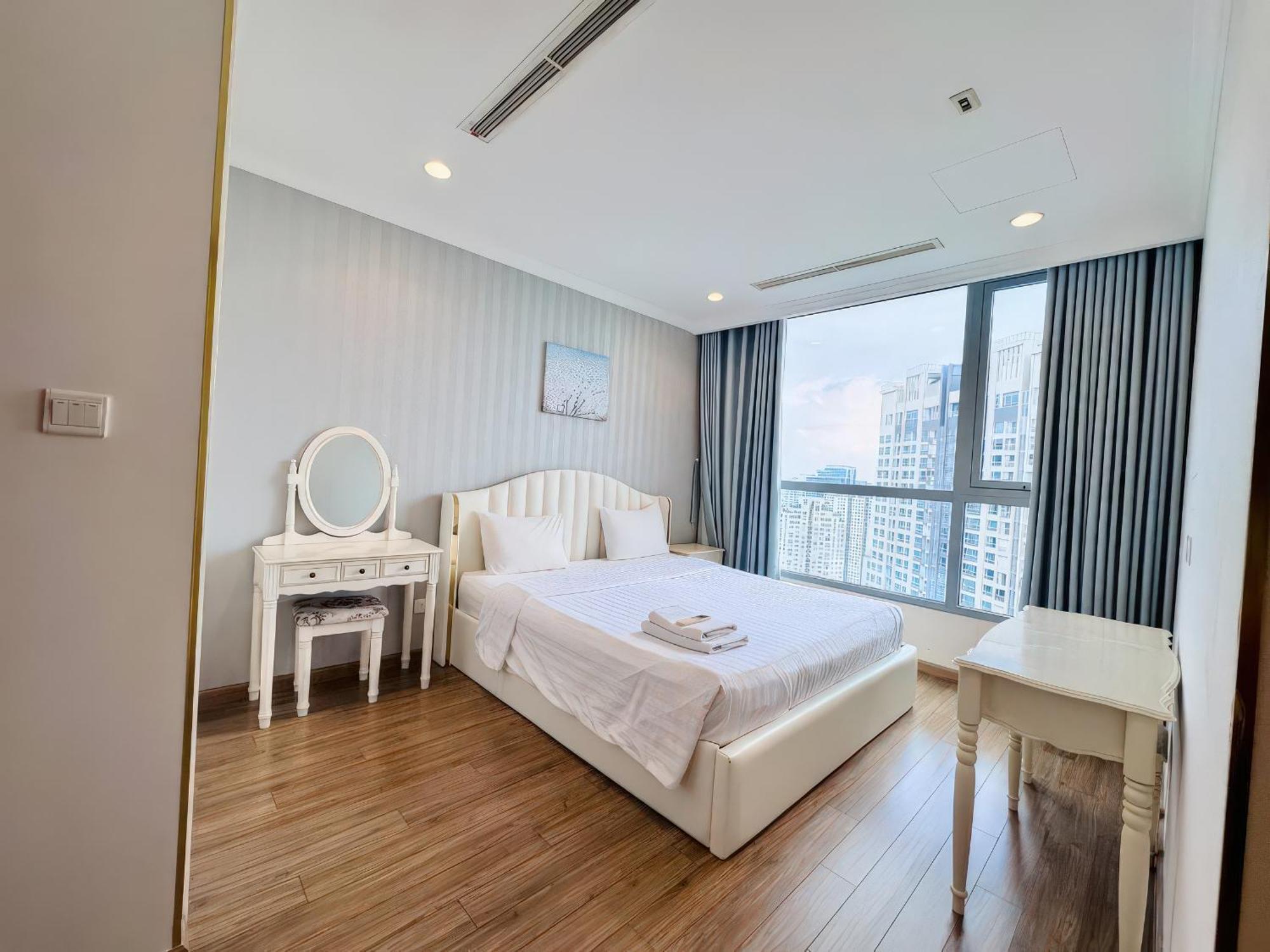 Urban Zen Saigon - Vinhomes Landmark 81 Apartment