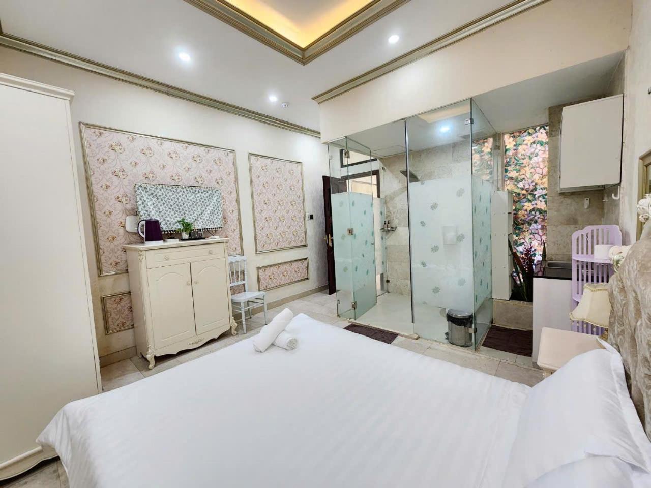 Khách sạn hẻo lánh F F House TP. Hồ Chí Minh