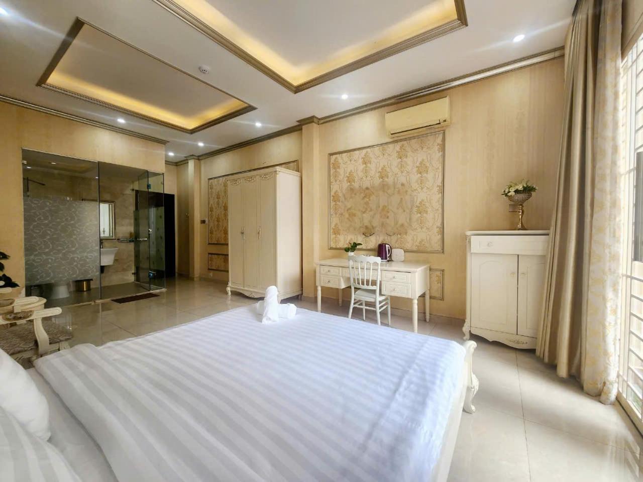 Khách sạn hẻo lánh F F House