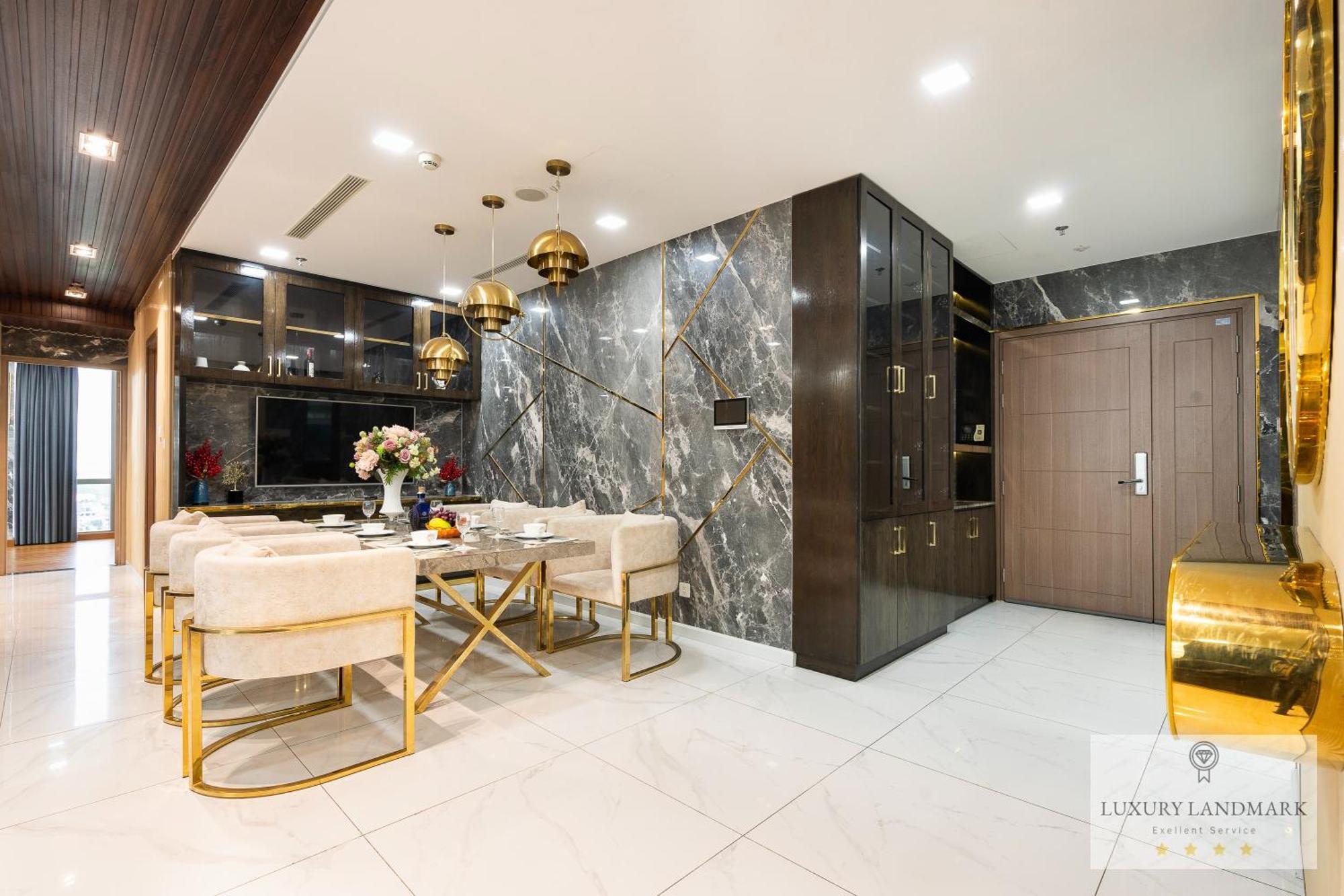 Khách sạn hẻo lánh The Signature Landmark 81 - Vinhomes Central Binh Thanh 4*