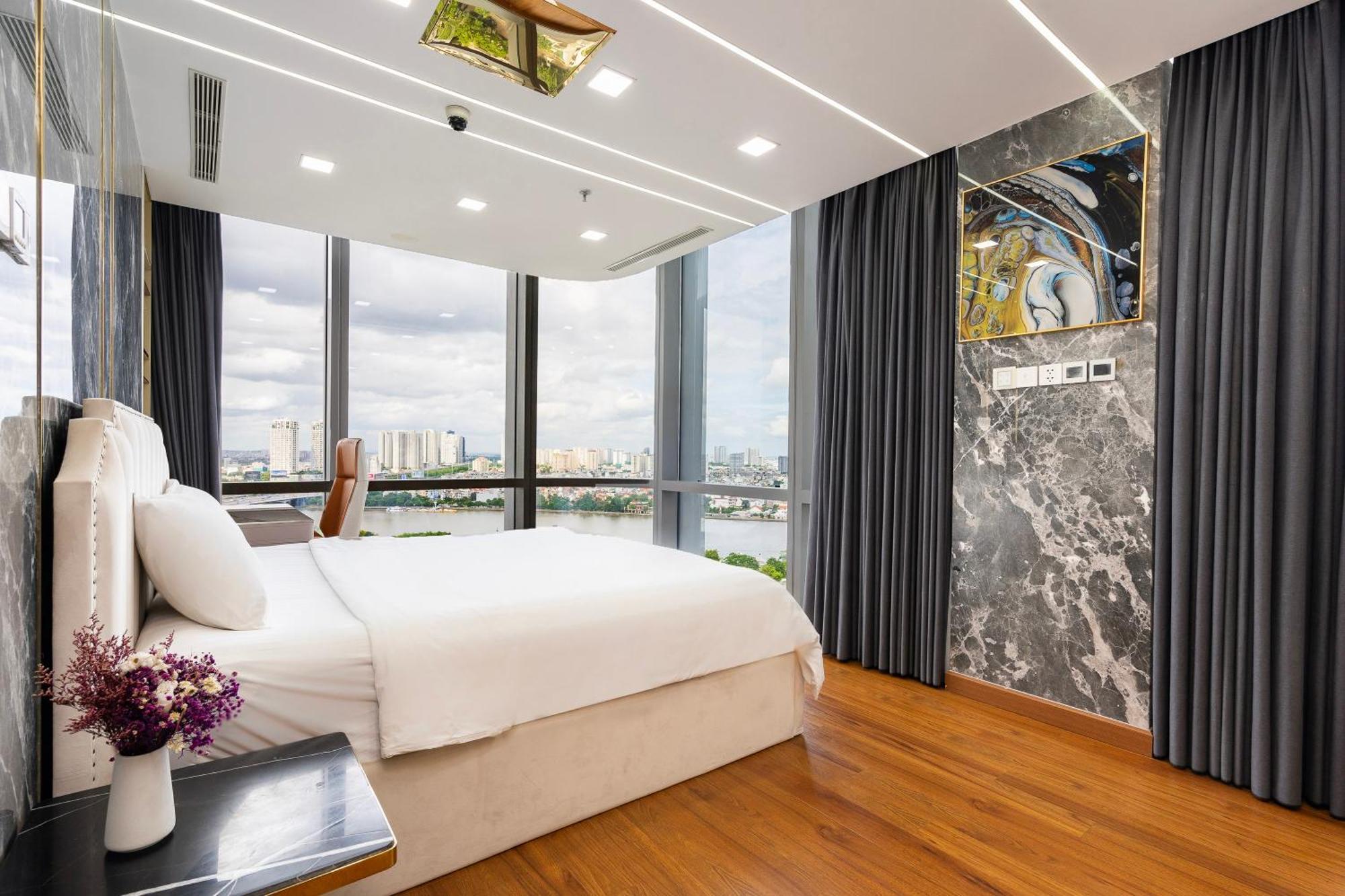 The Landmark 81 Resident Covent Garden Apartment