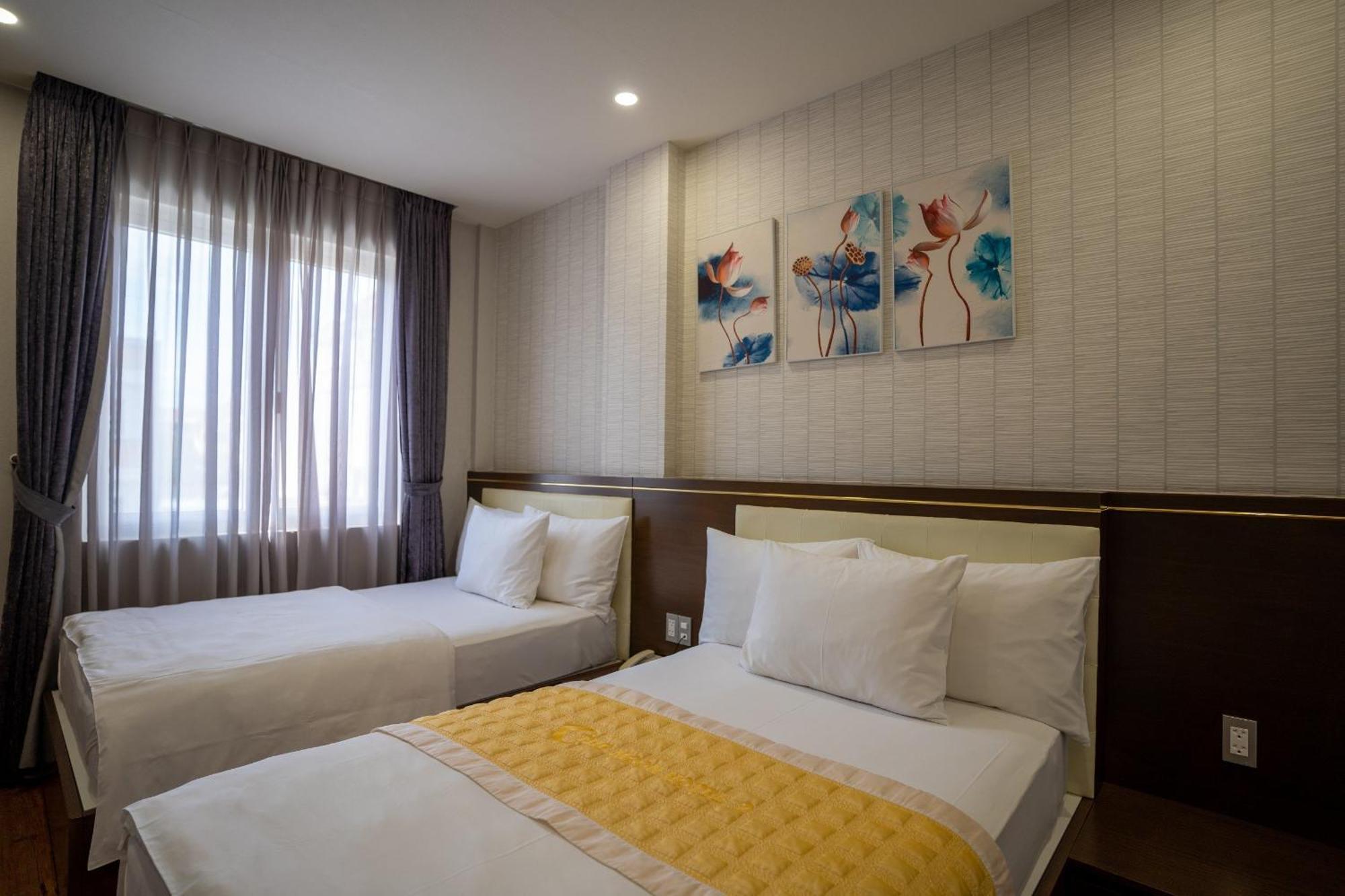 The Moon Hotel 2*