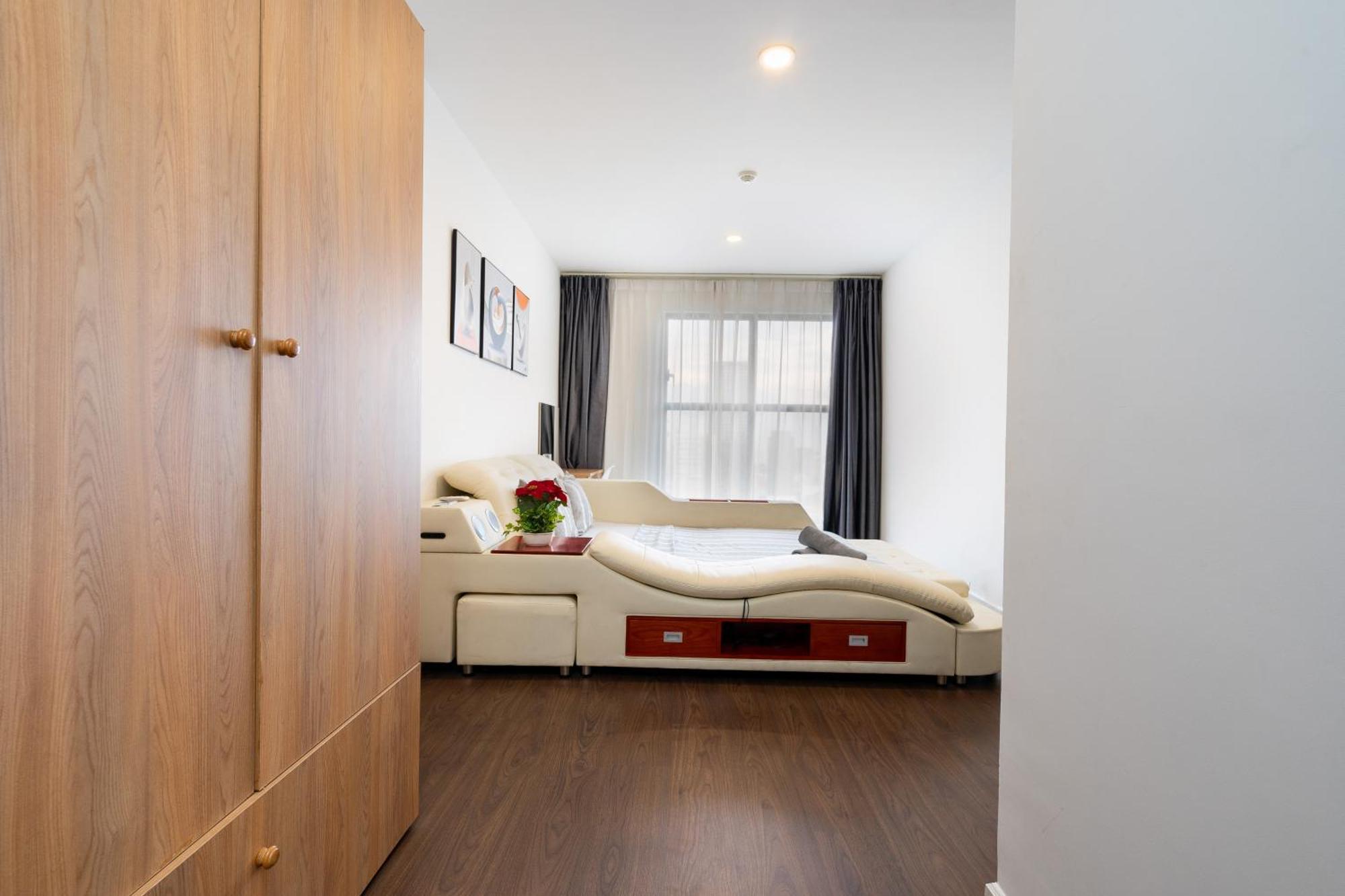 Saigon Royal D4 - 2br Skyline Serenity On 25 Floor - Hana Apartment Ho Chi Minh City