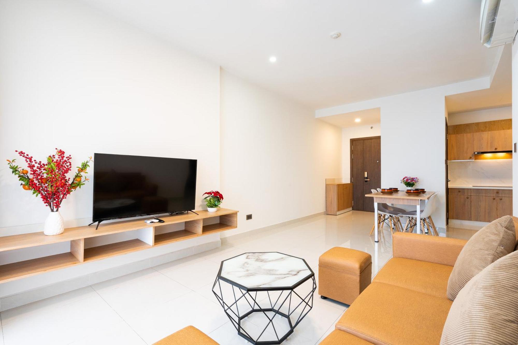 Saigon Royal D4 - 2br Skyline Serenity On 25 Floor - Hana Apartment *
