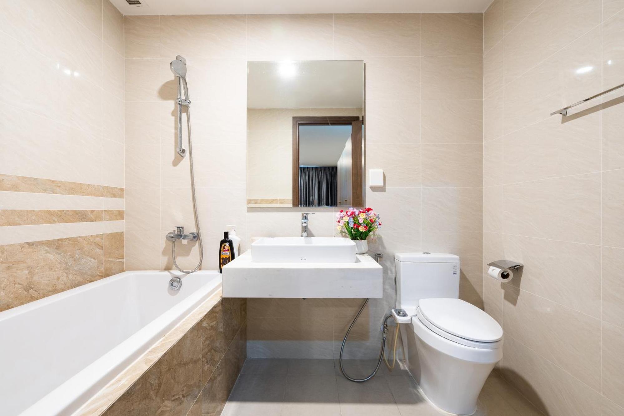 Saigon Royal D4 - 2br Skyline Serenity On 25 Floor - Hana Apartment Ho Chi Minh City