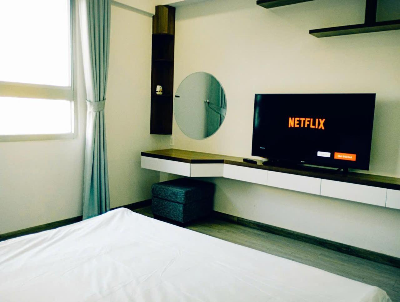 Apartment Secc Luxury 2-br Apartment, Scenic Valley, Saigon Exhibition And Convention Center, Fv Hospital, Phu My Hung District 7