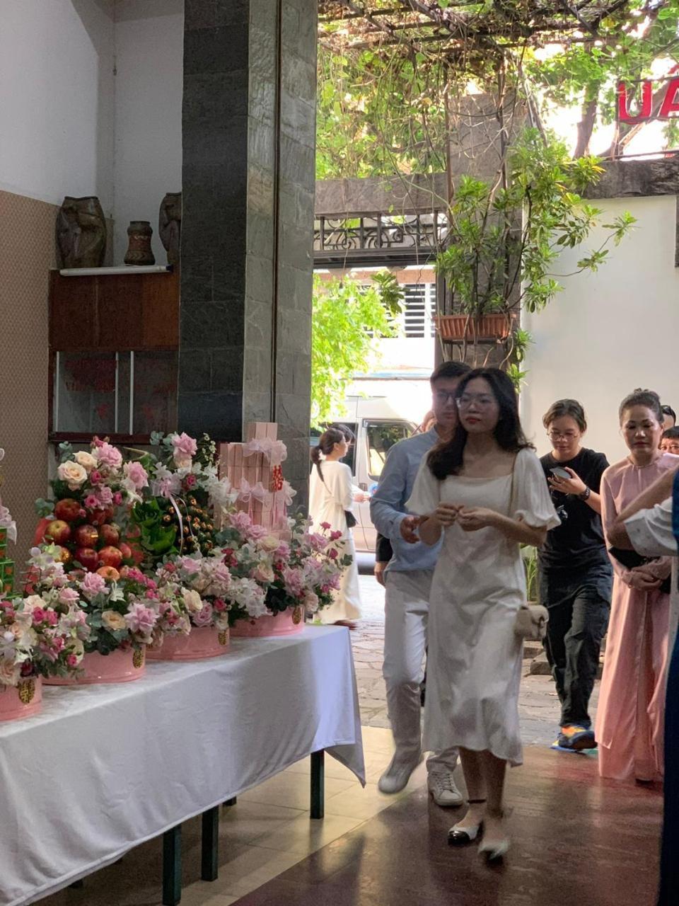 Khach San Minh Chau - Hoa Hung Hotel