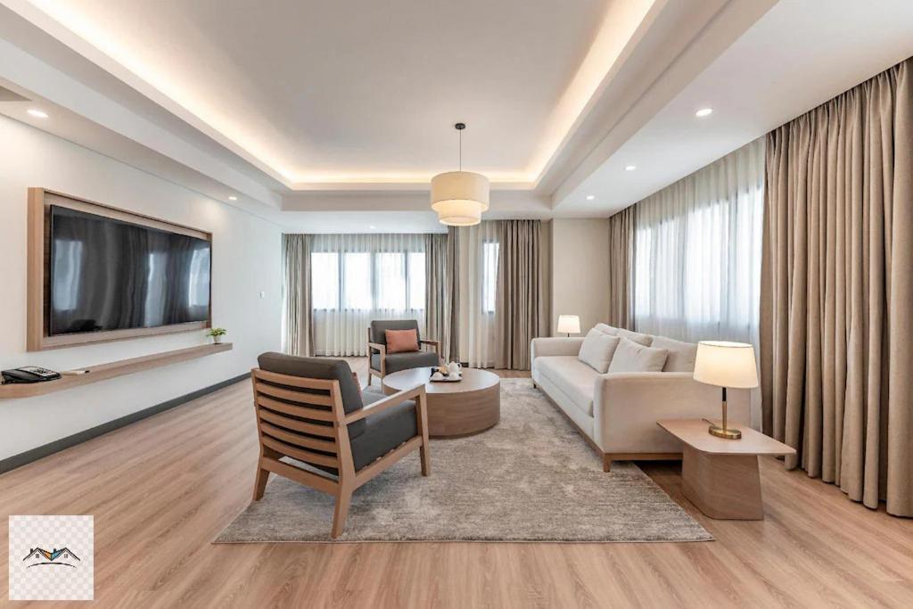 Landmark 81 Skyscape View Homestay *