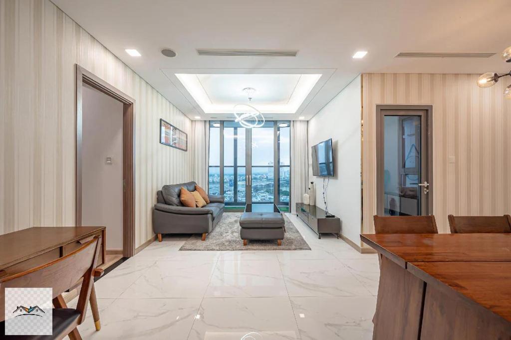 Landmark 81 Skyscape View Homestay *