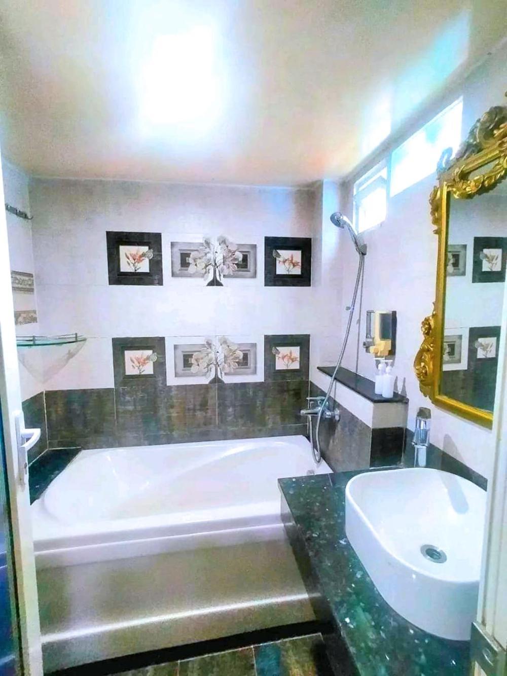 Grad Crowne - Bui Vien Khách sạn