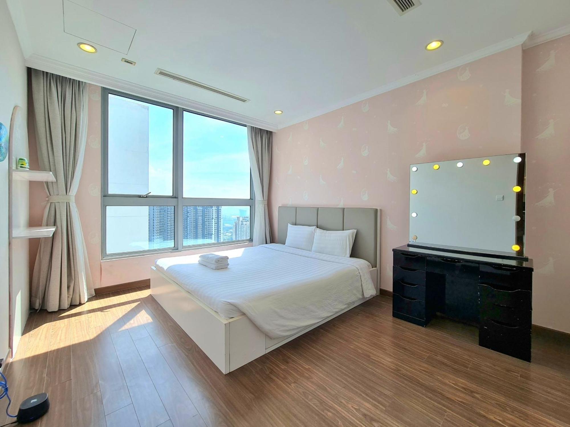 Vinhome Park * Ho Chi Minh City