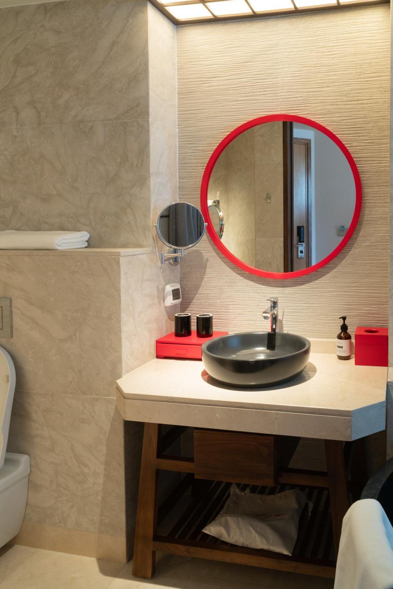Hotel Suzu Saigon - A Boutique