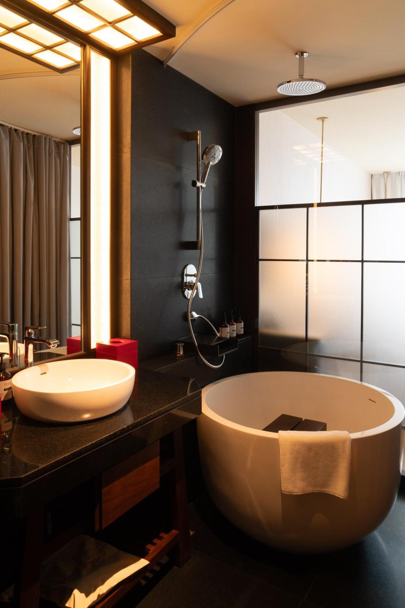 Hotel Suzu Saigon - A Boutique