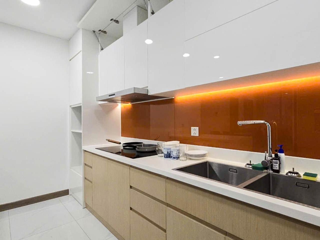 Zeus Living - Sunwah Pearl 2 Bedroom Glorious Apartment Ho Chi Minh City