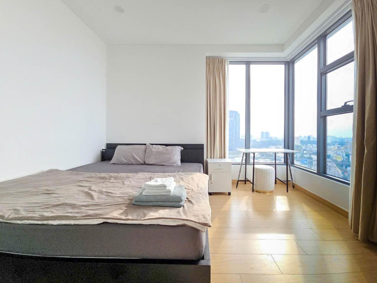 Zeus Living - Sunwah Pearl 2 Bedroom Glorious * Ho Chi Minh City