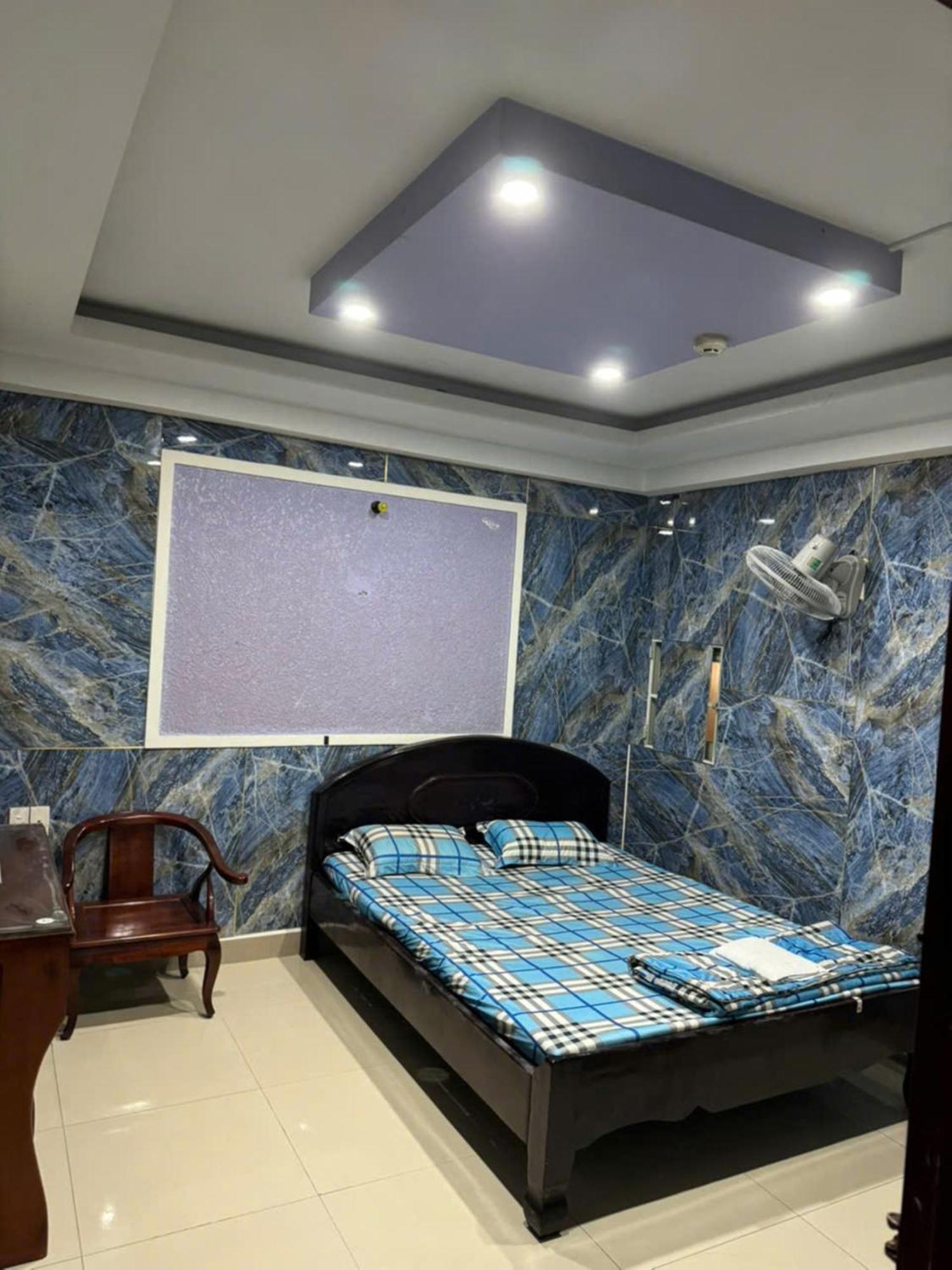 Khách sạn Quang Vinh 3*