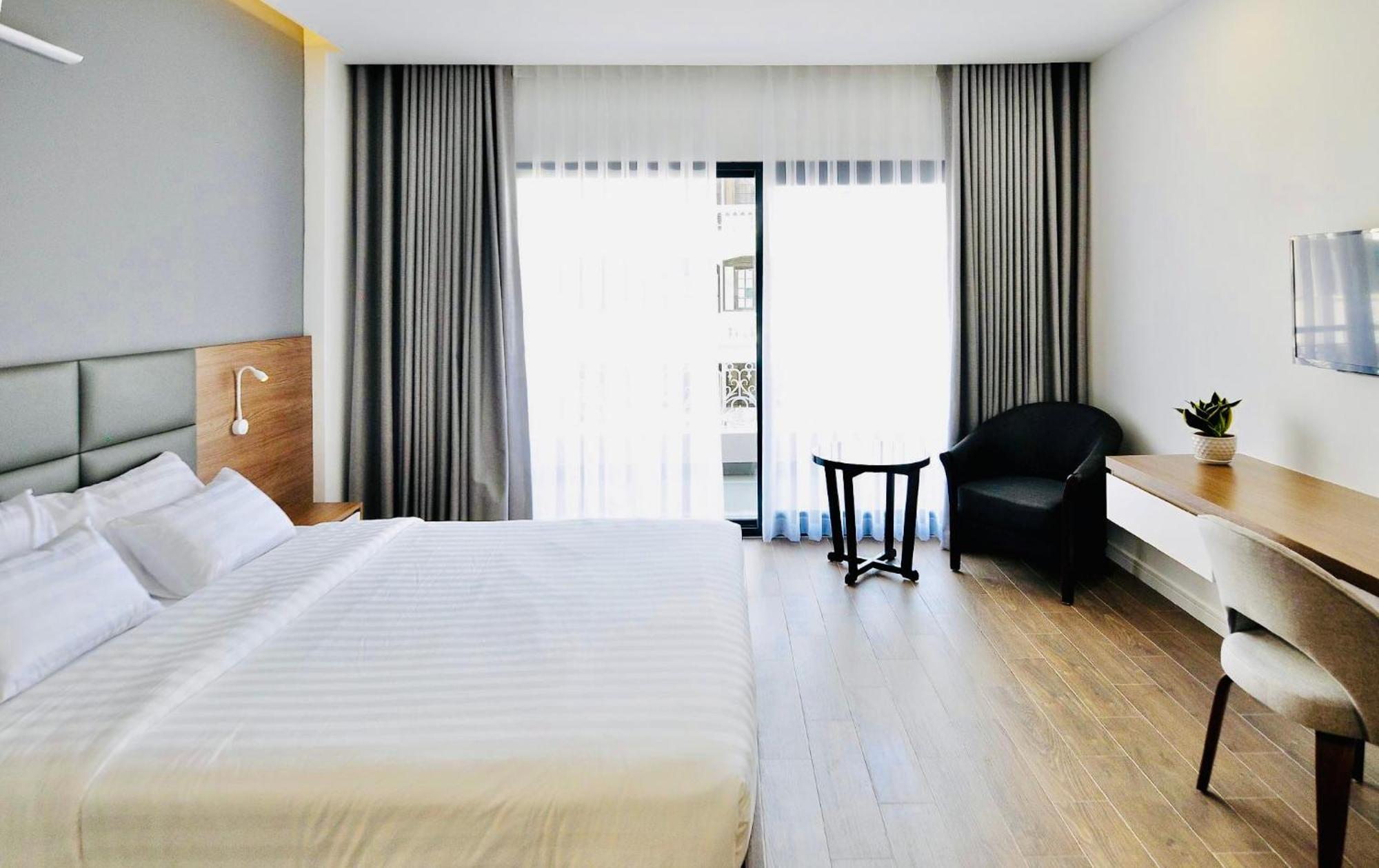 Royal Dragon Boutique Tan Binh Hotel