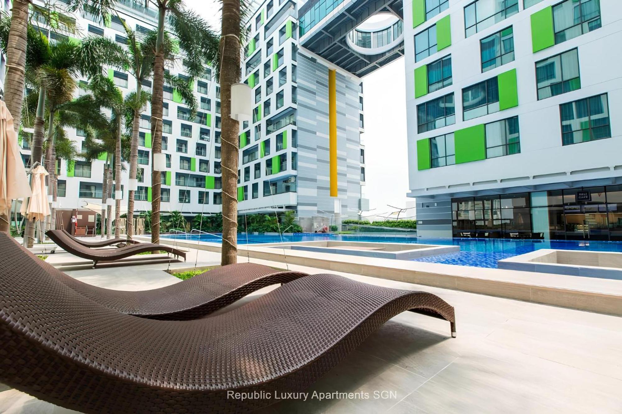 Republic Nearby Airport Free Pool Gym *