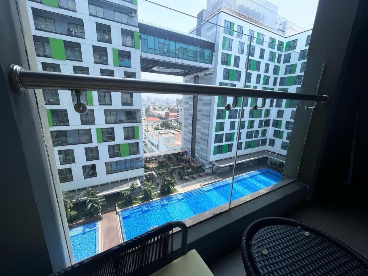 Republic Nearby Airport Free Pool Gym