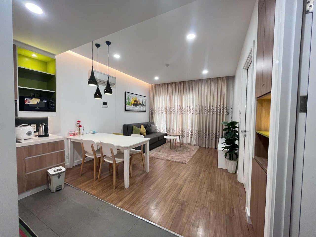 Republic Nearby Airport Free Pool Gym *