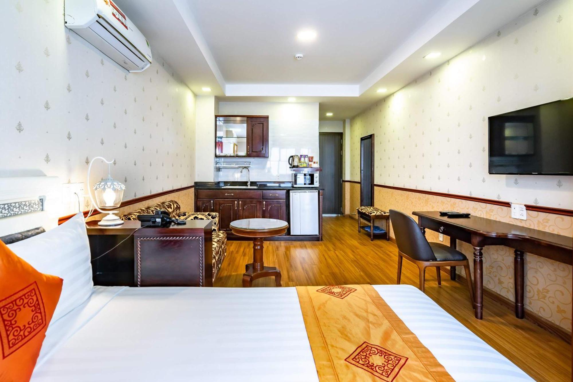 Collection O Emerald Luxury - Near Secc Hotel