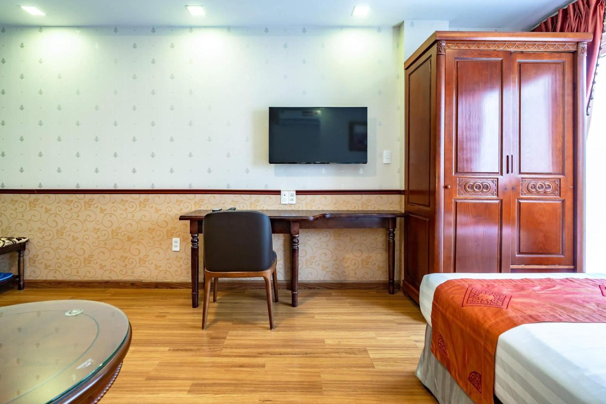 Hotel Collection O Emerald Luxury - Near Secc