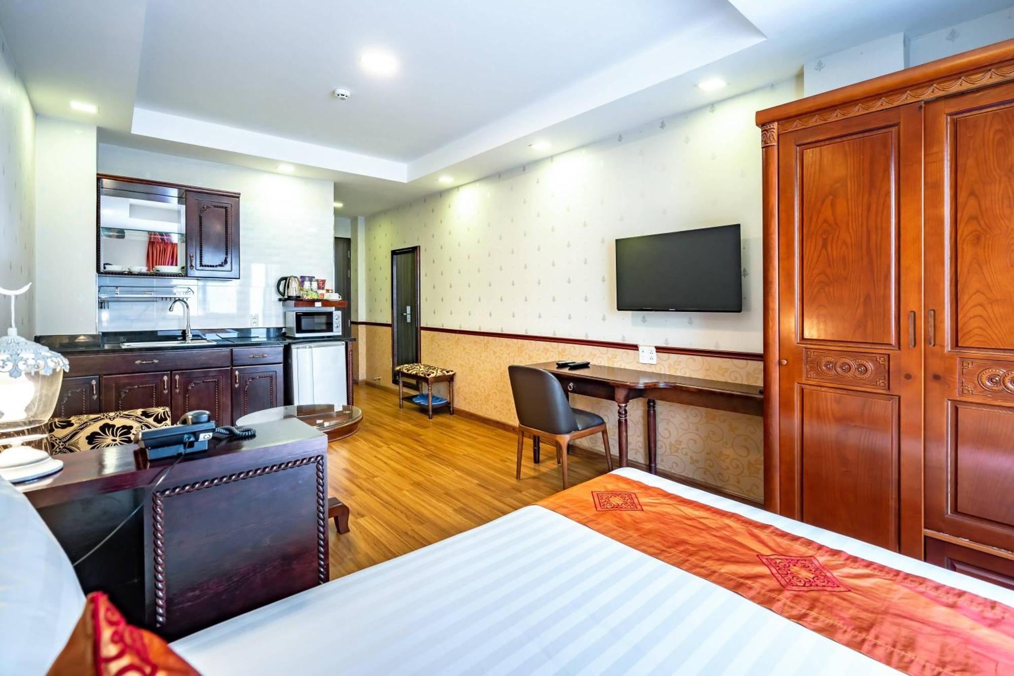 Collection O Emerald Luxury - Near Secc Hotel 3*