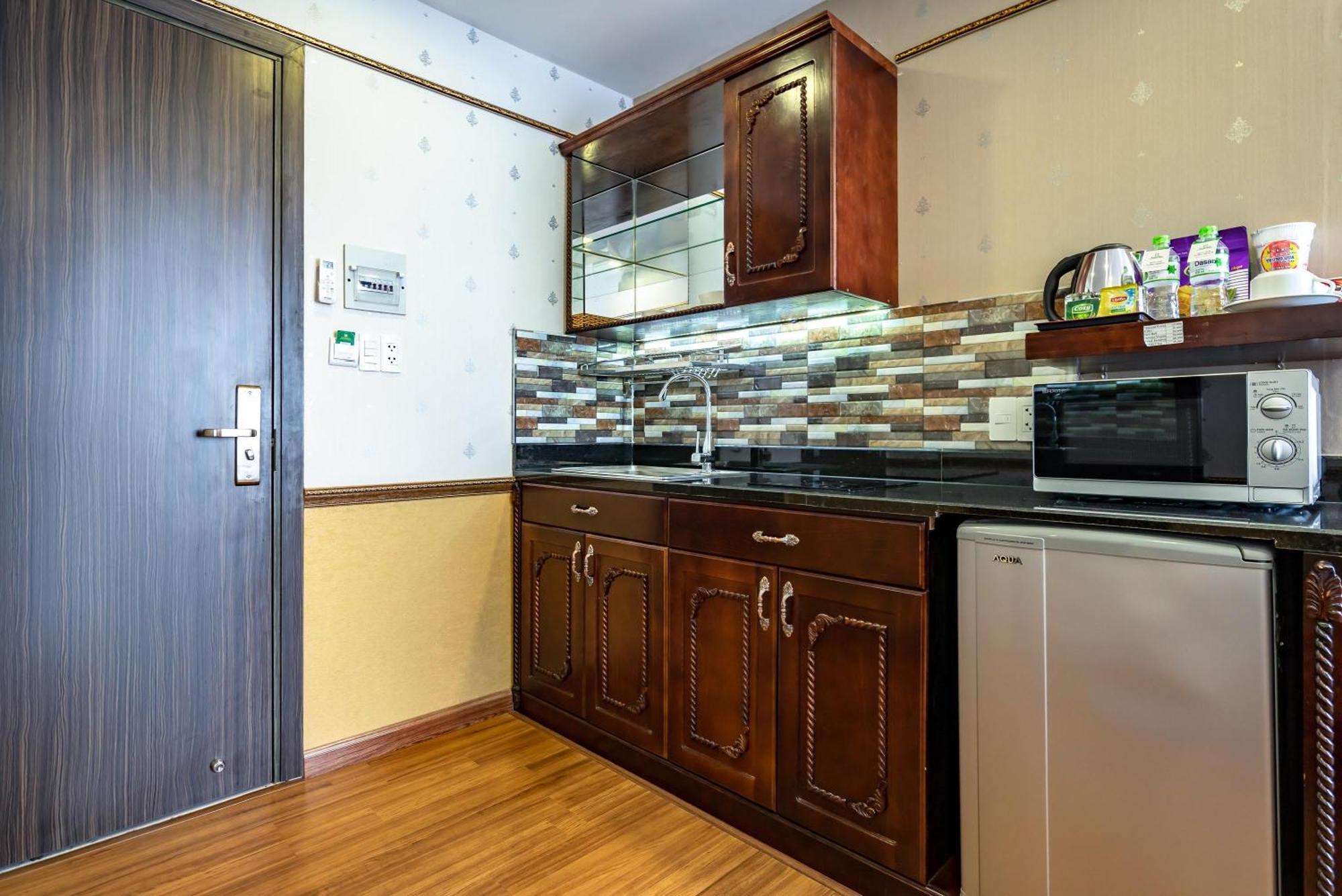 Collection O Emerald Luxury - Near Secc Hotel