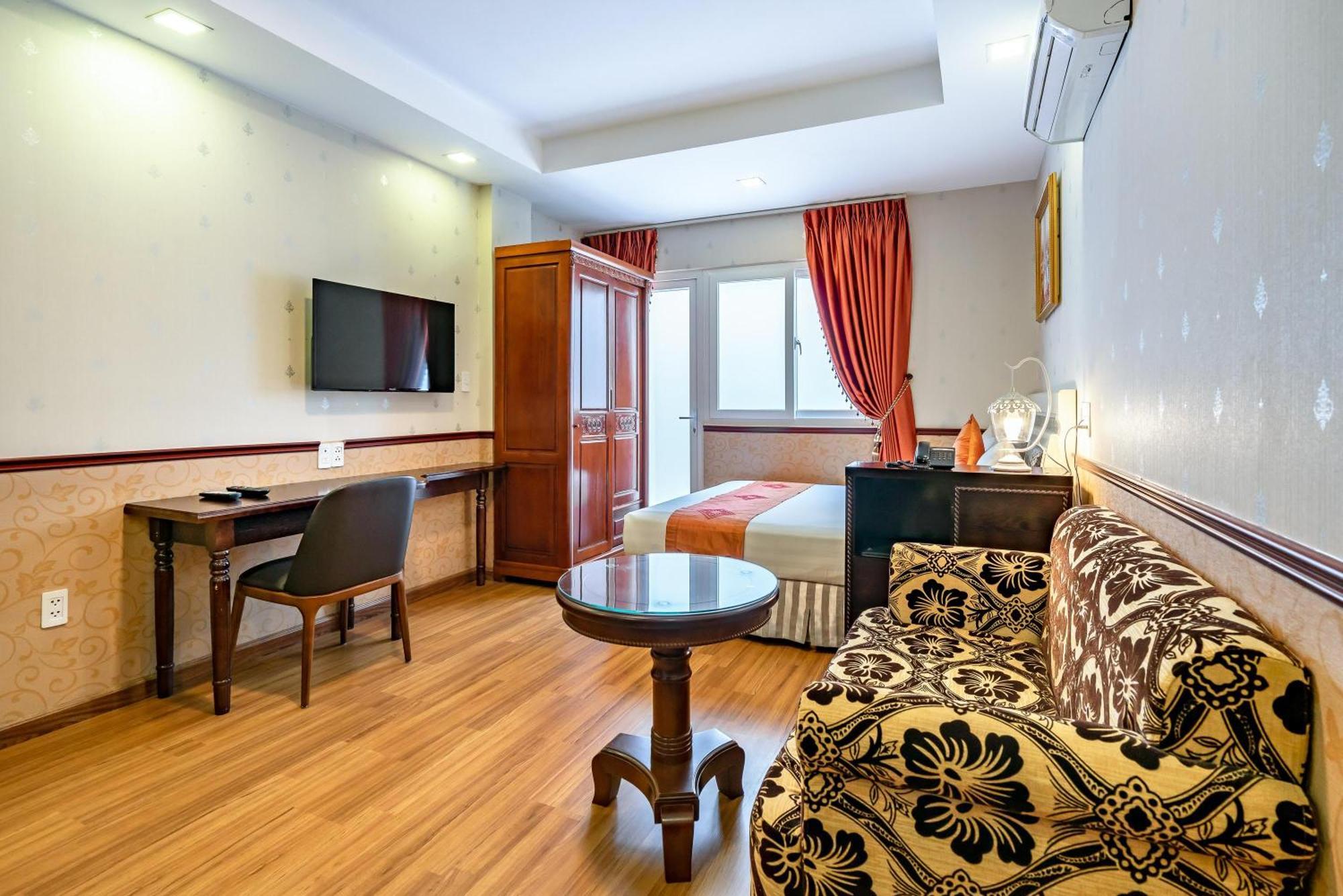 Collection O Emerald Luxury - Near Secc Hotel 3*