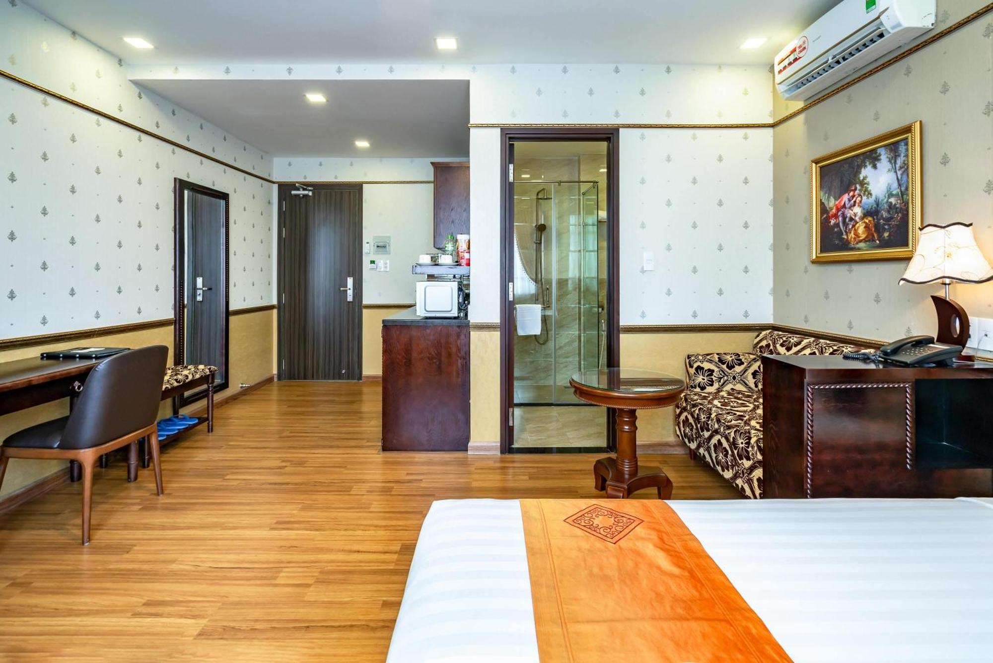 Collection O Emerald Luxury - Near Secc Hotel