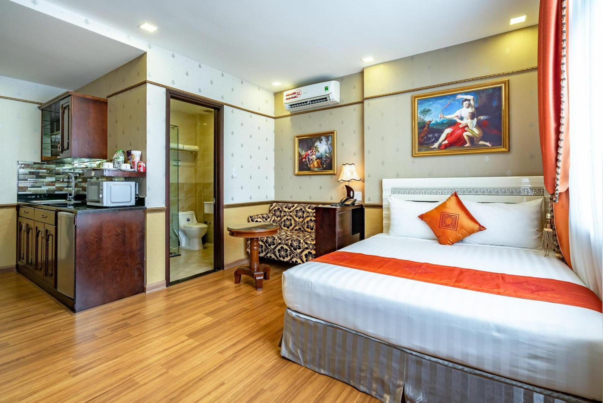 Hotel Collection O Emerald Luxury - Near Secc