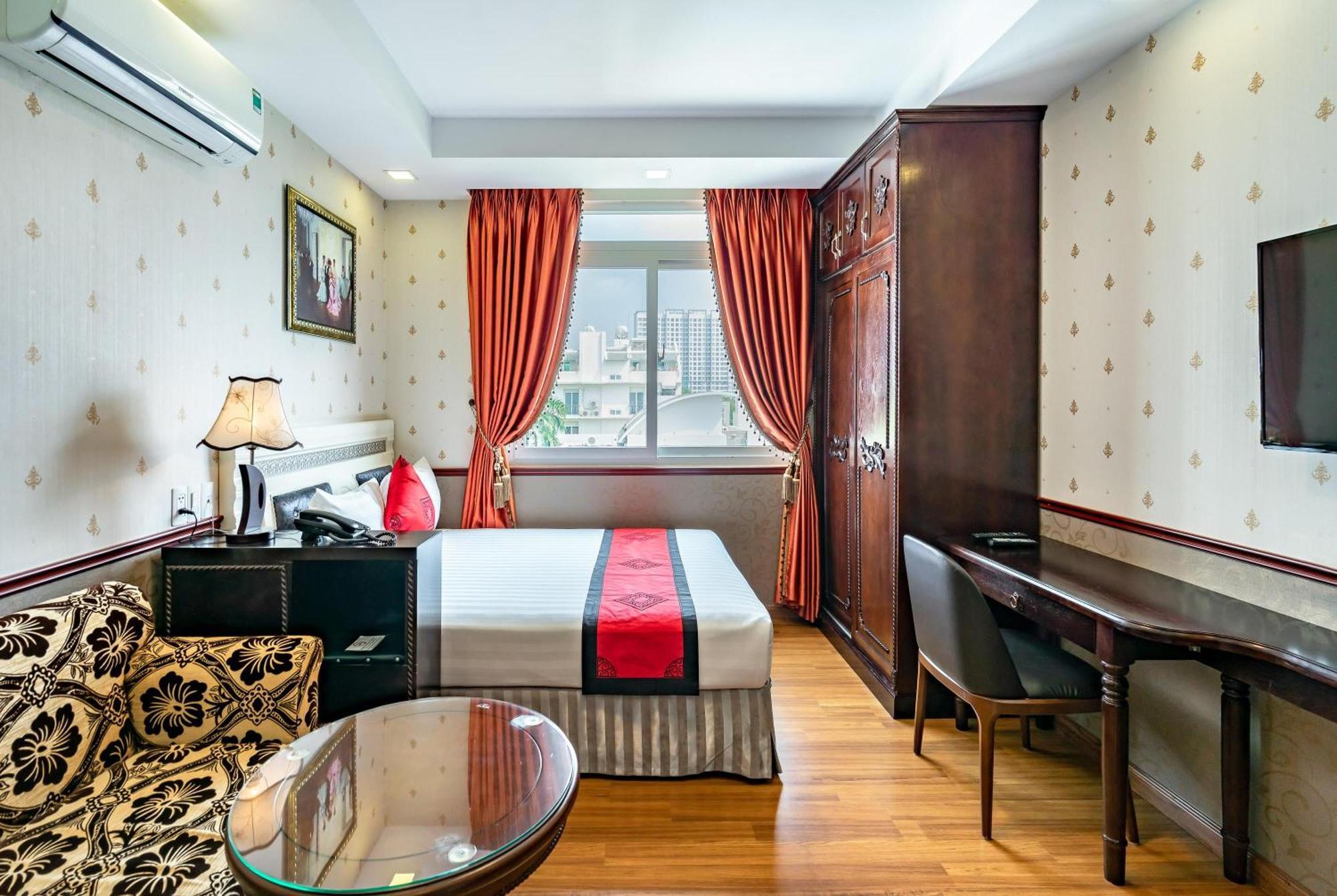 Collection O Emerald Luxury - Near Secc Hotel