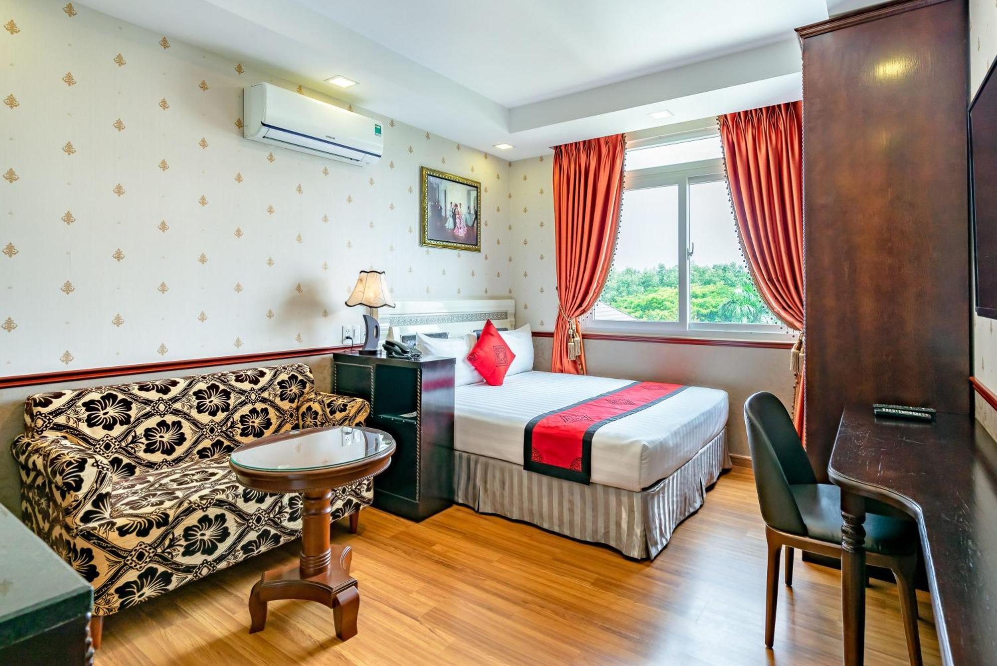 Collection O Emerald Luxury - Near Secc Hotel 3*