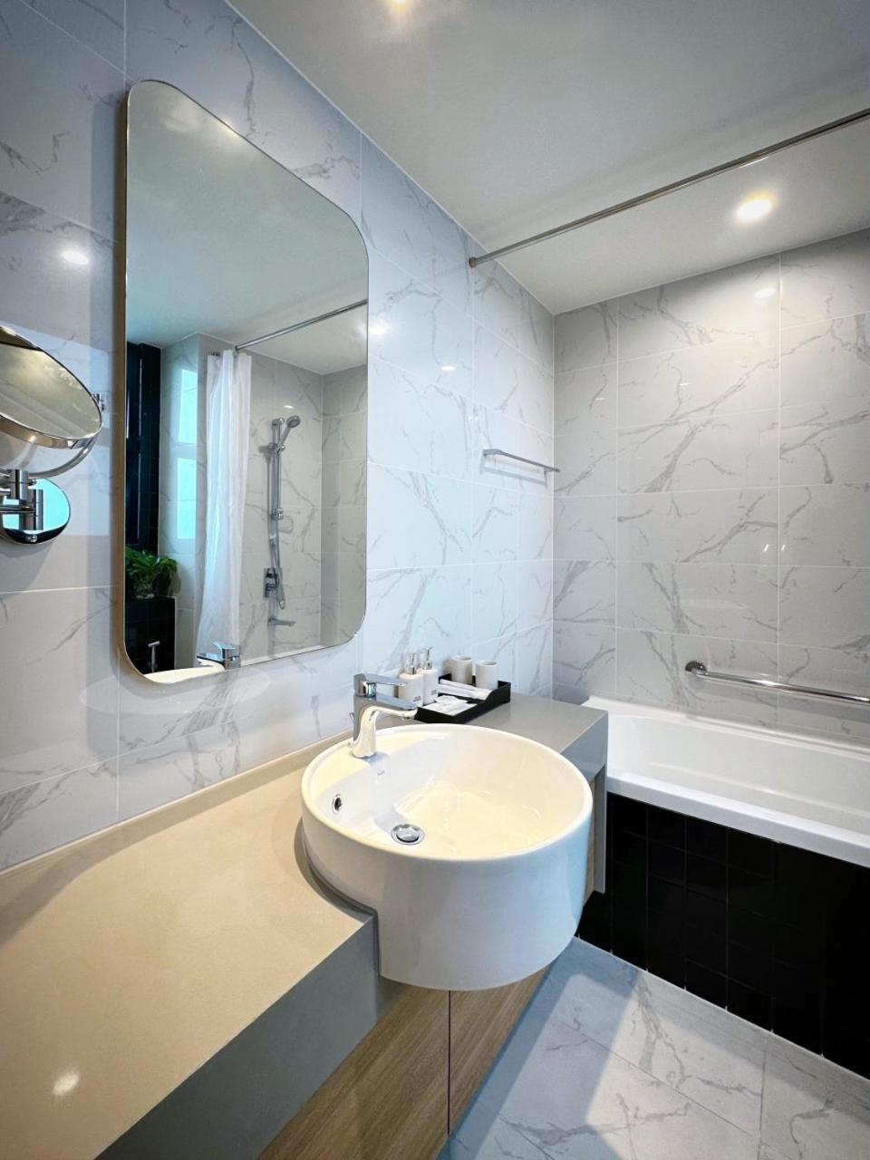 Zenity Luxury - Jacuzzi - Saigon Centre Apartment *