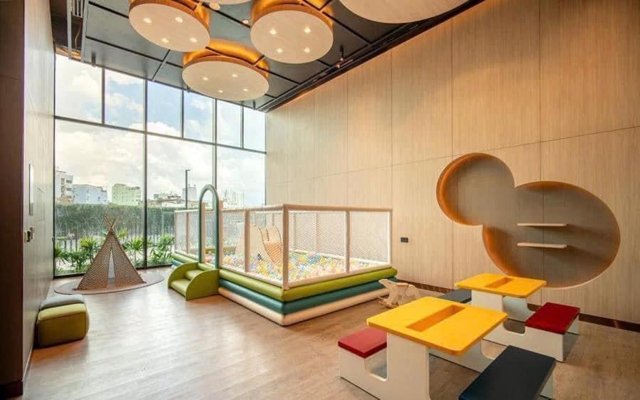 Delasol Garden By The Pool Near Center D4 Hcmc Apartment *