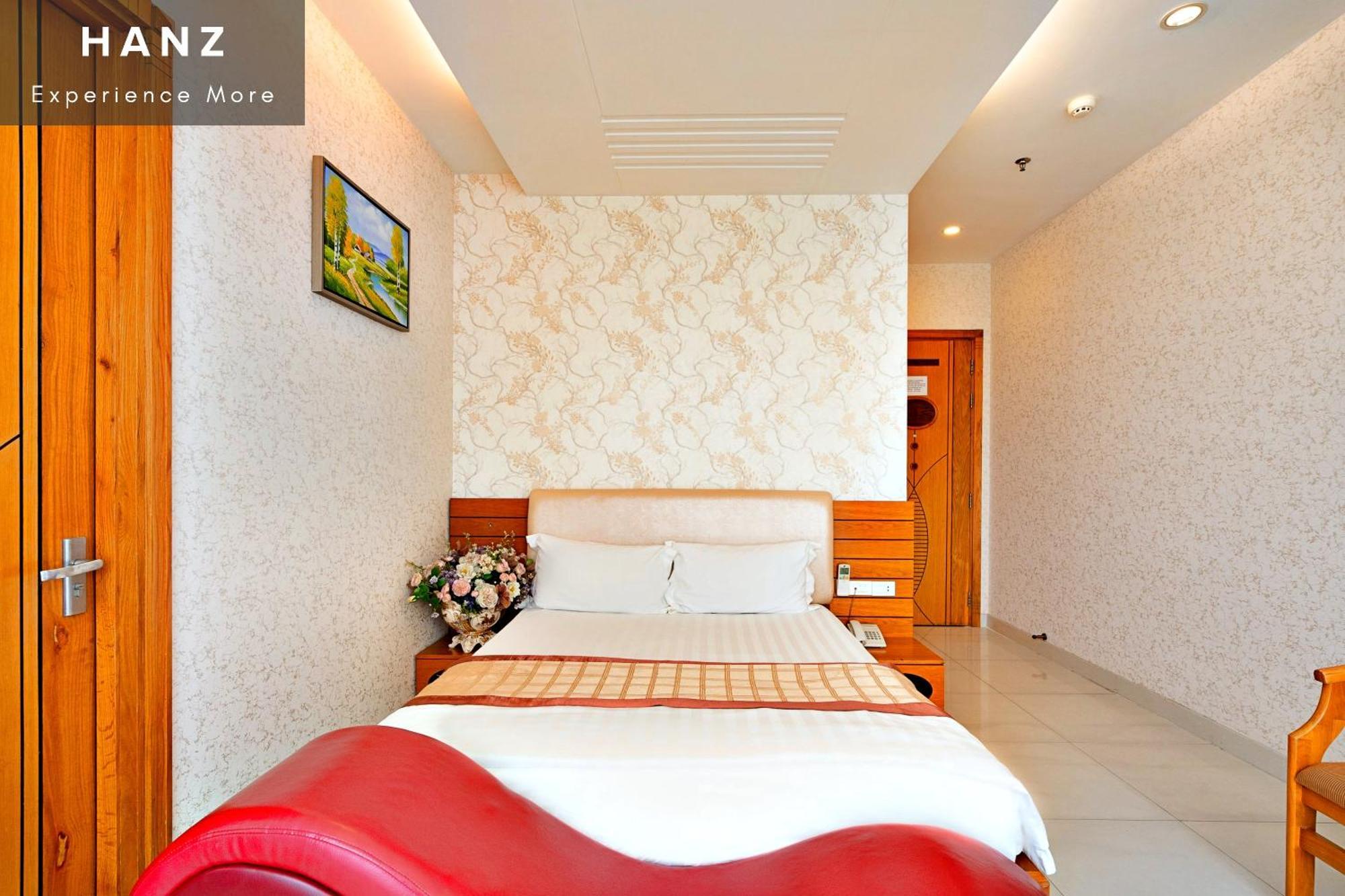 S79 Happy 2 Hotel