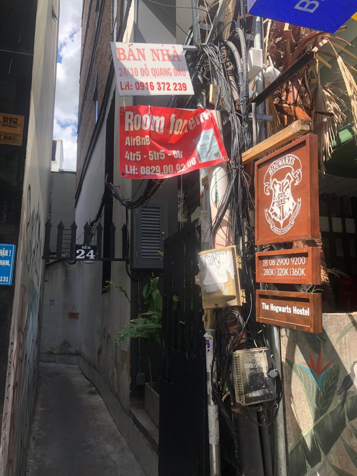 The Hidden Hogwarts - Nearly Bui Vien Walking Street * Ho Chi Minh City