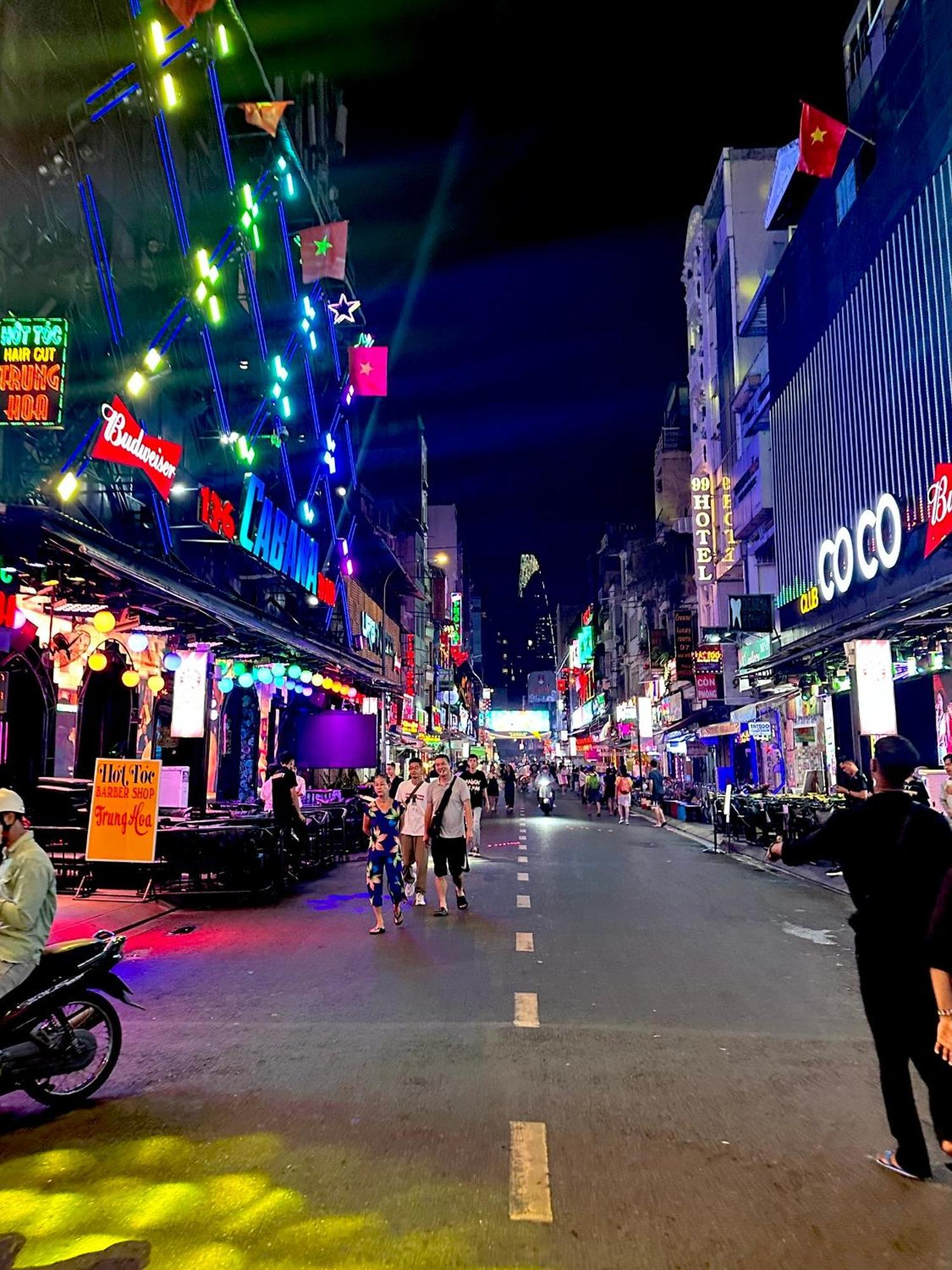 The Hidden Hogwarts - Nearly Bui Vien Walking Street Aparthotel