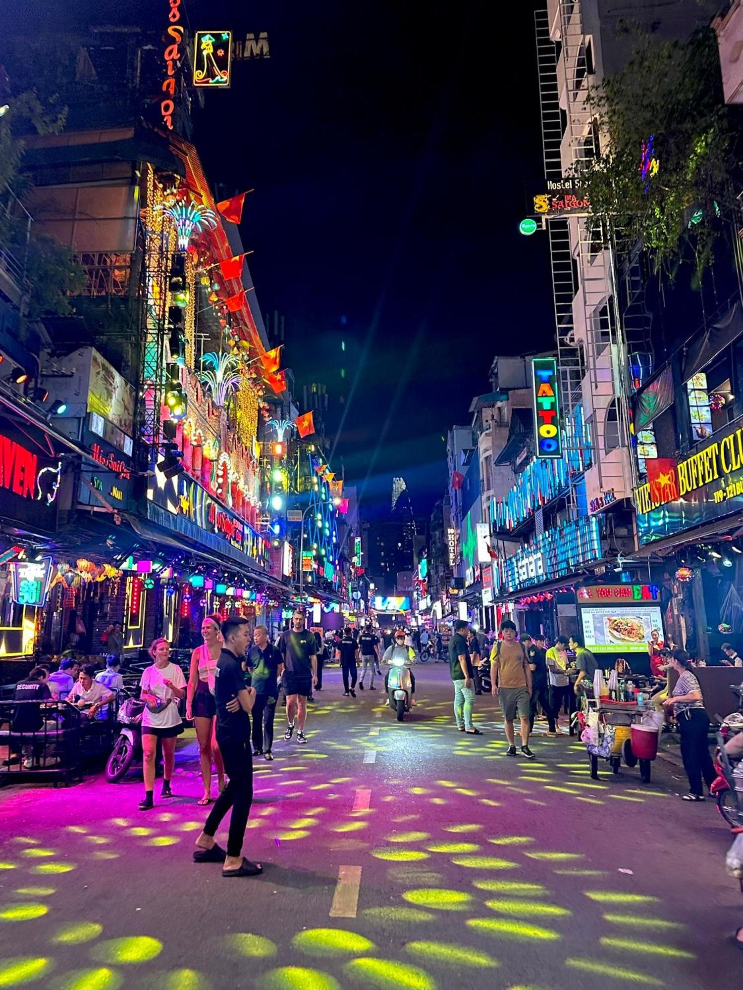 The Hidden Hogwarts - Nearly Bui Vien Walking Street Aparthotel *