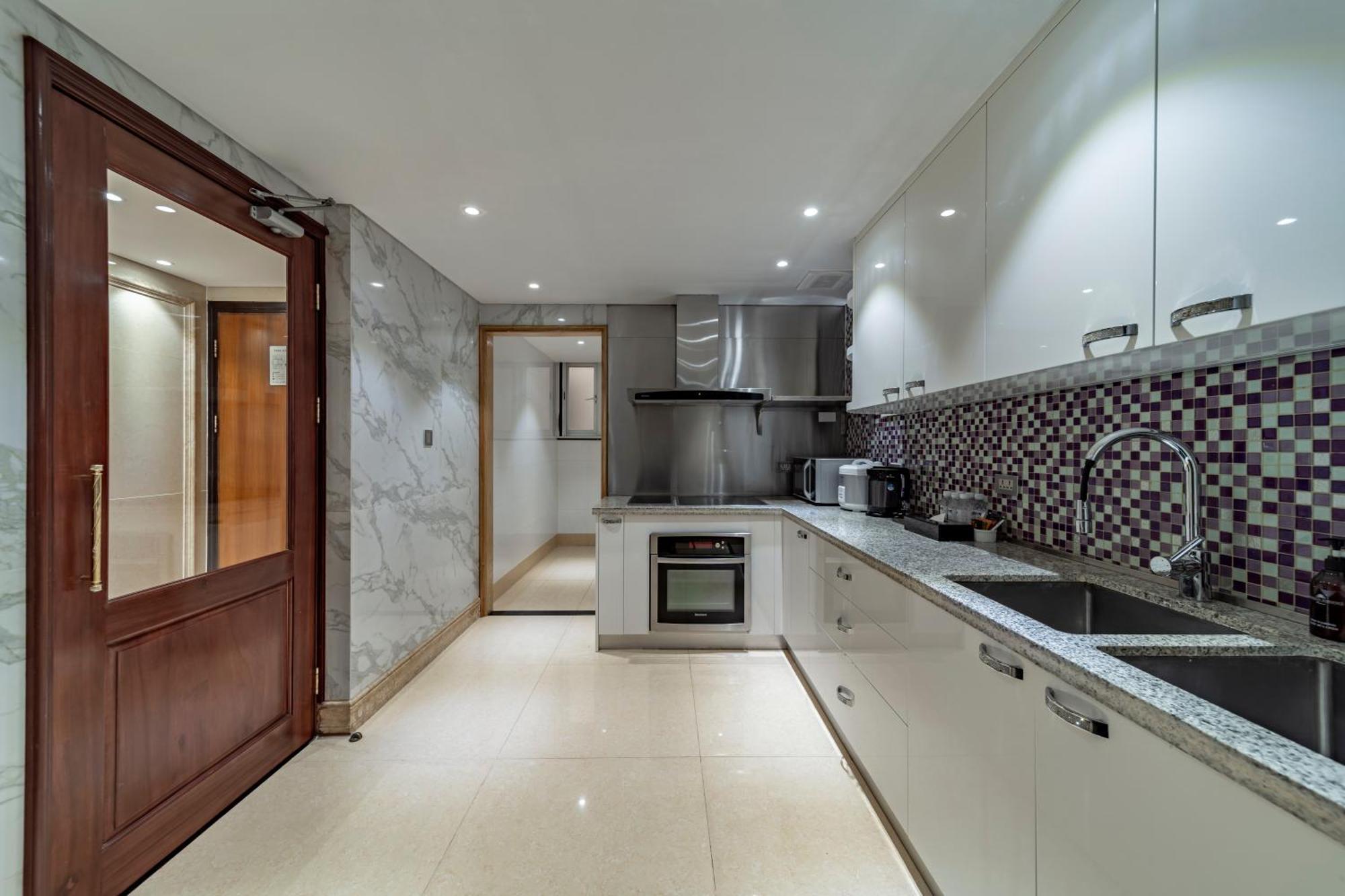 Khách sạn hẻo lánh Khu Căn Hộ Cao Cấp Sherwood 5*
