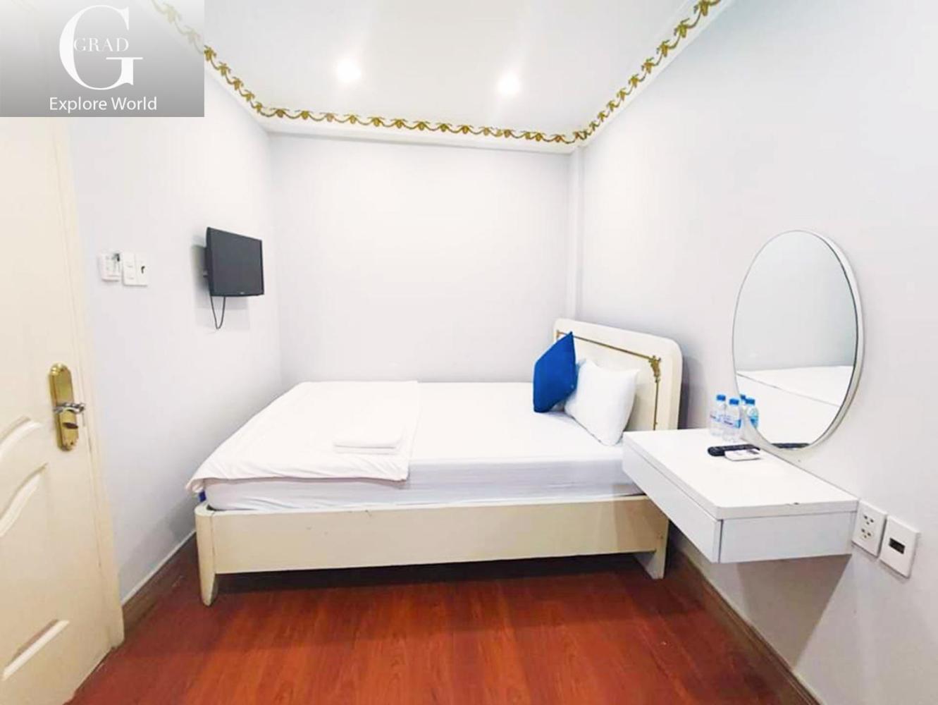 Grad Crowne - Bui Vien Khách sạn 3*