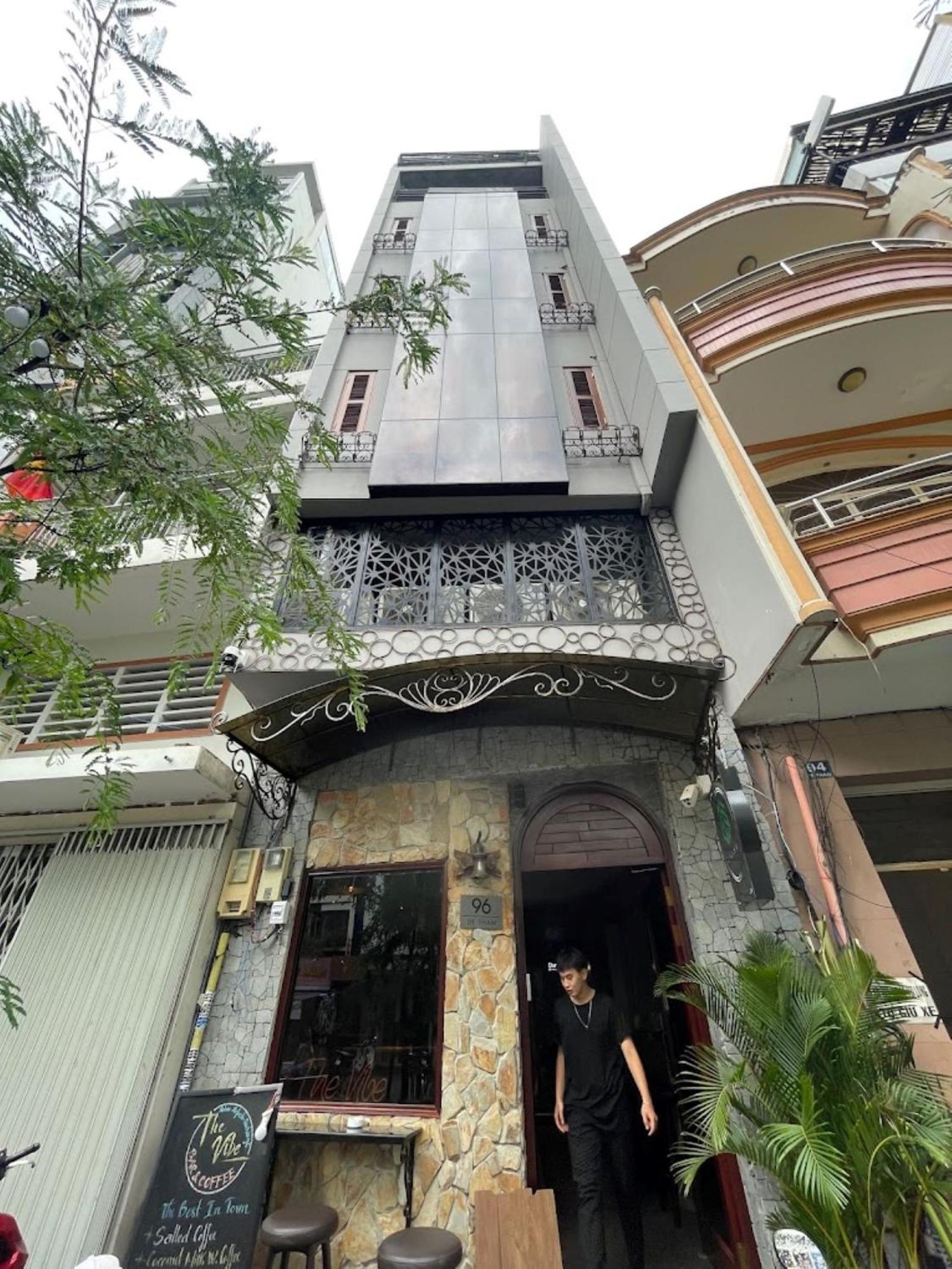 Tago Boutique - Free Airport Pick Up Hotel