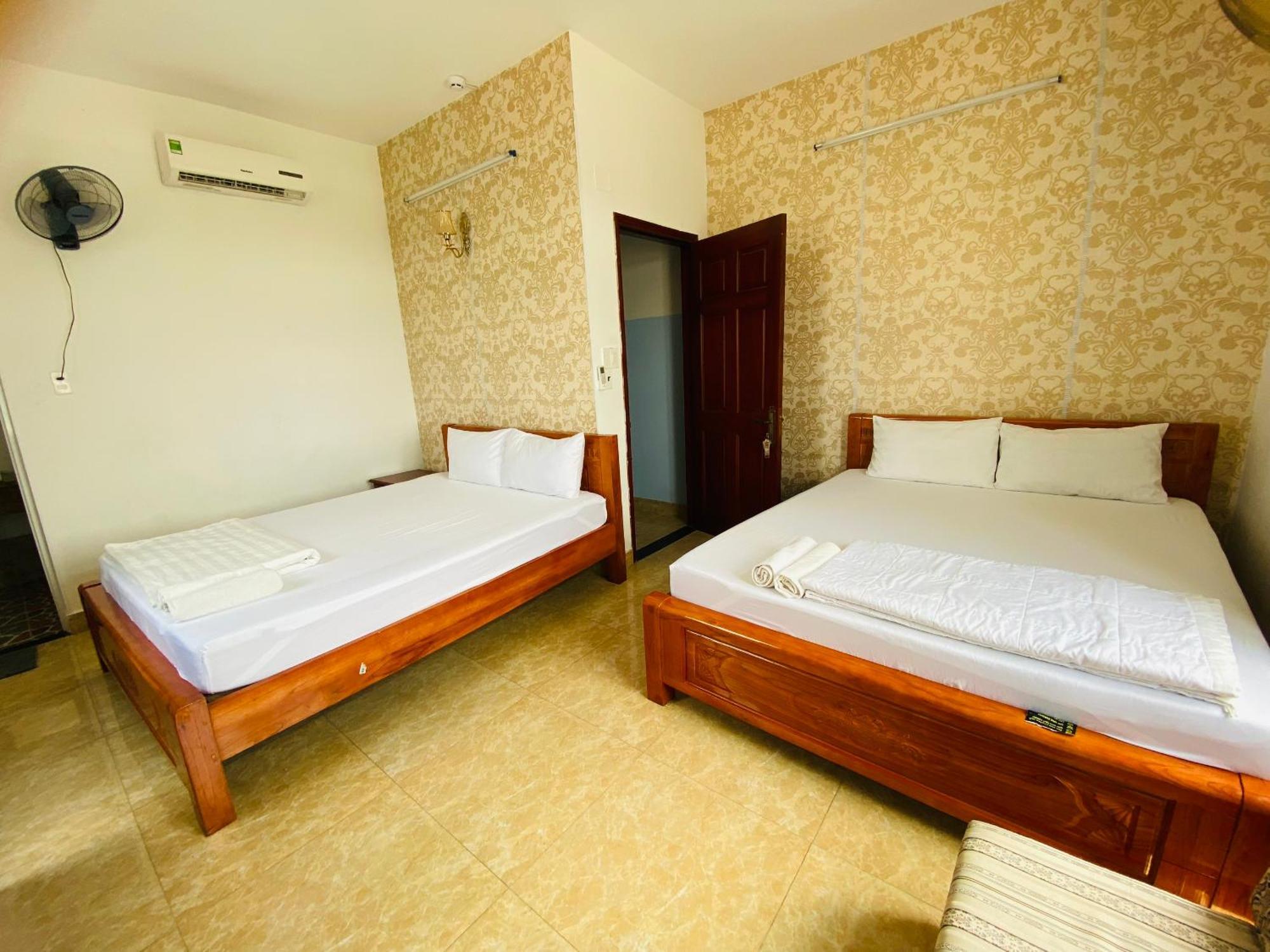 Nhat Hoang Hotel 2*