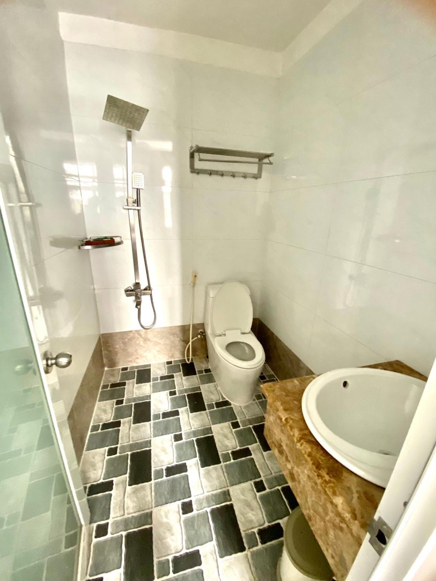 Nhat Hoang Hotel 2*