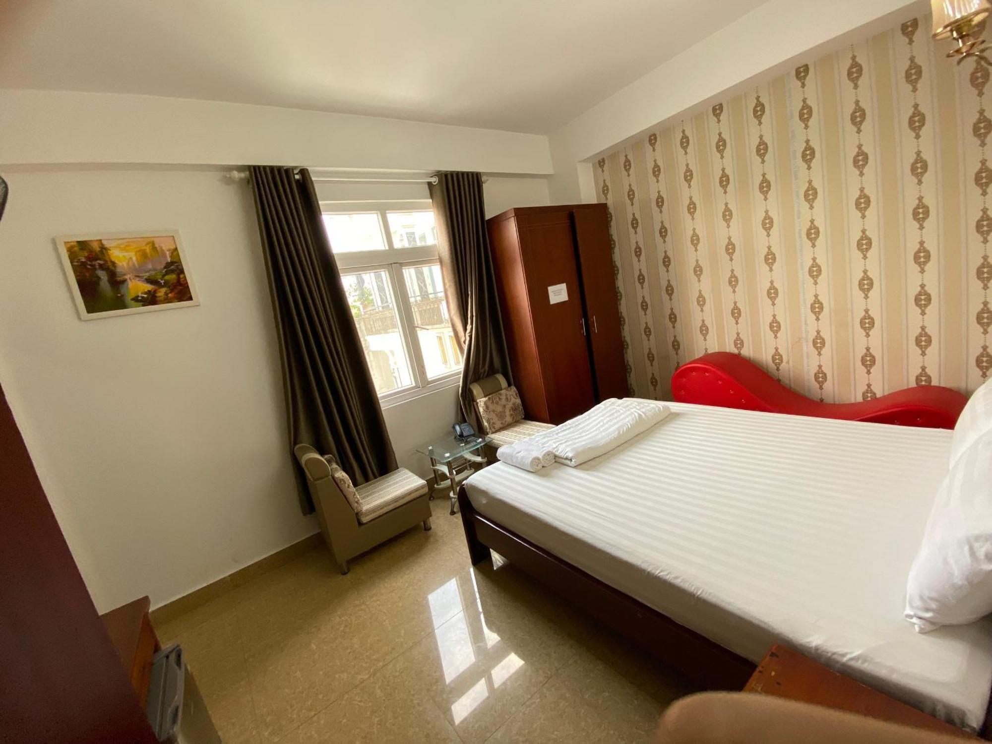 Nhat Hoang Hotel 2*