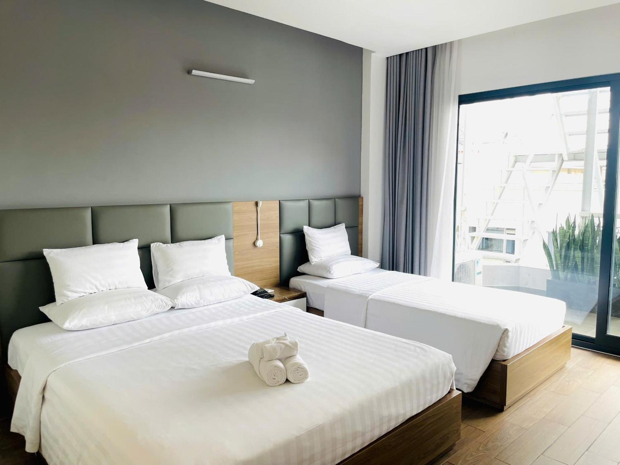 Royal Dragon Boutique Tan Binh 3*