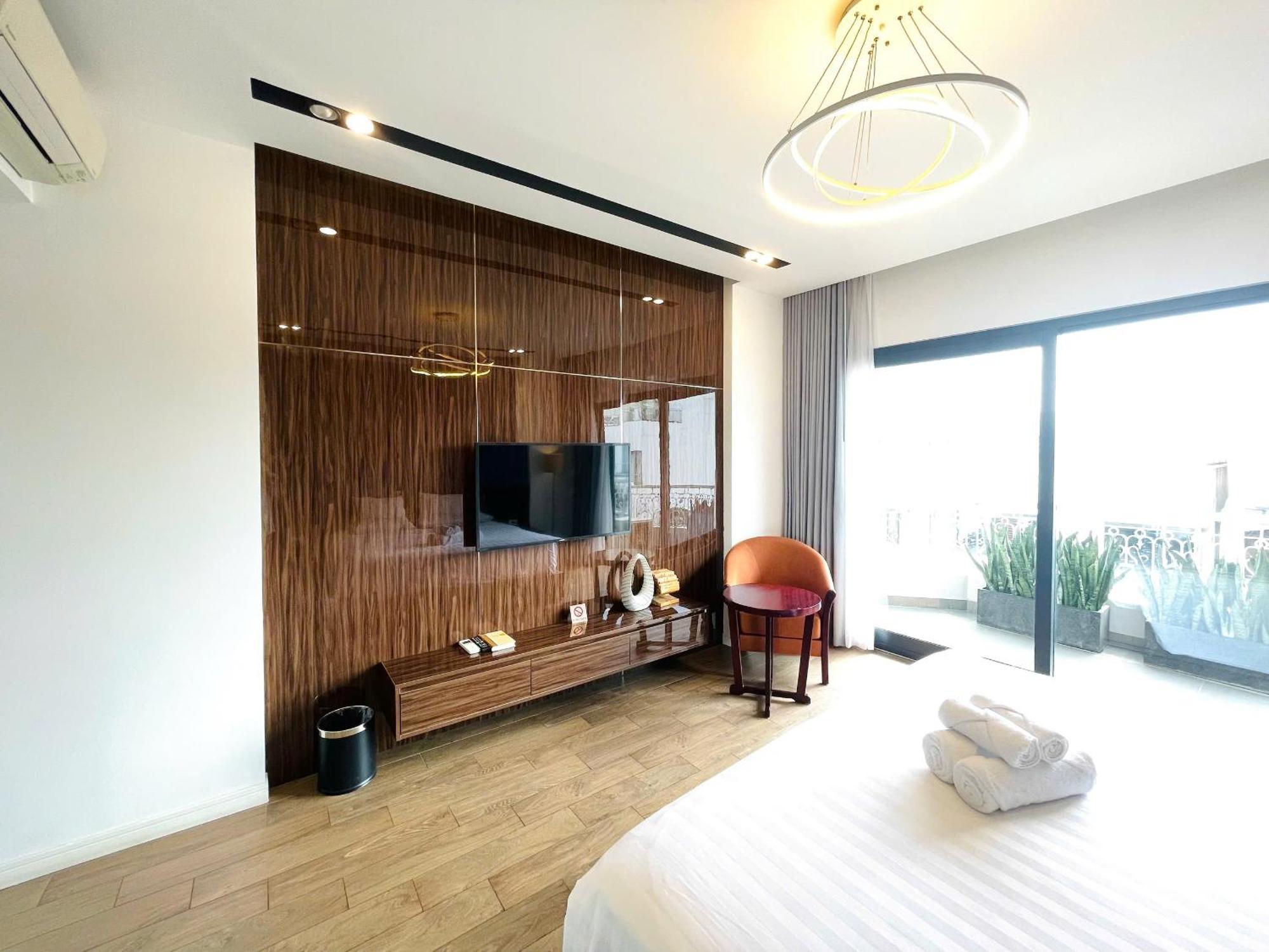 Royal Dragon Boutique Tan Binh
