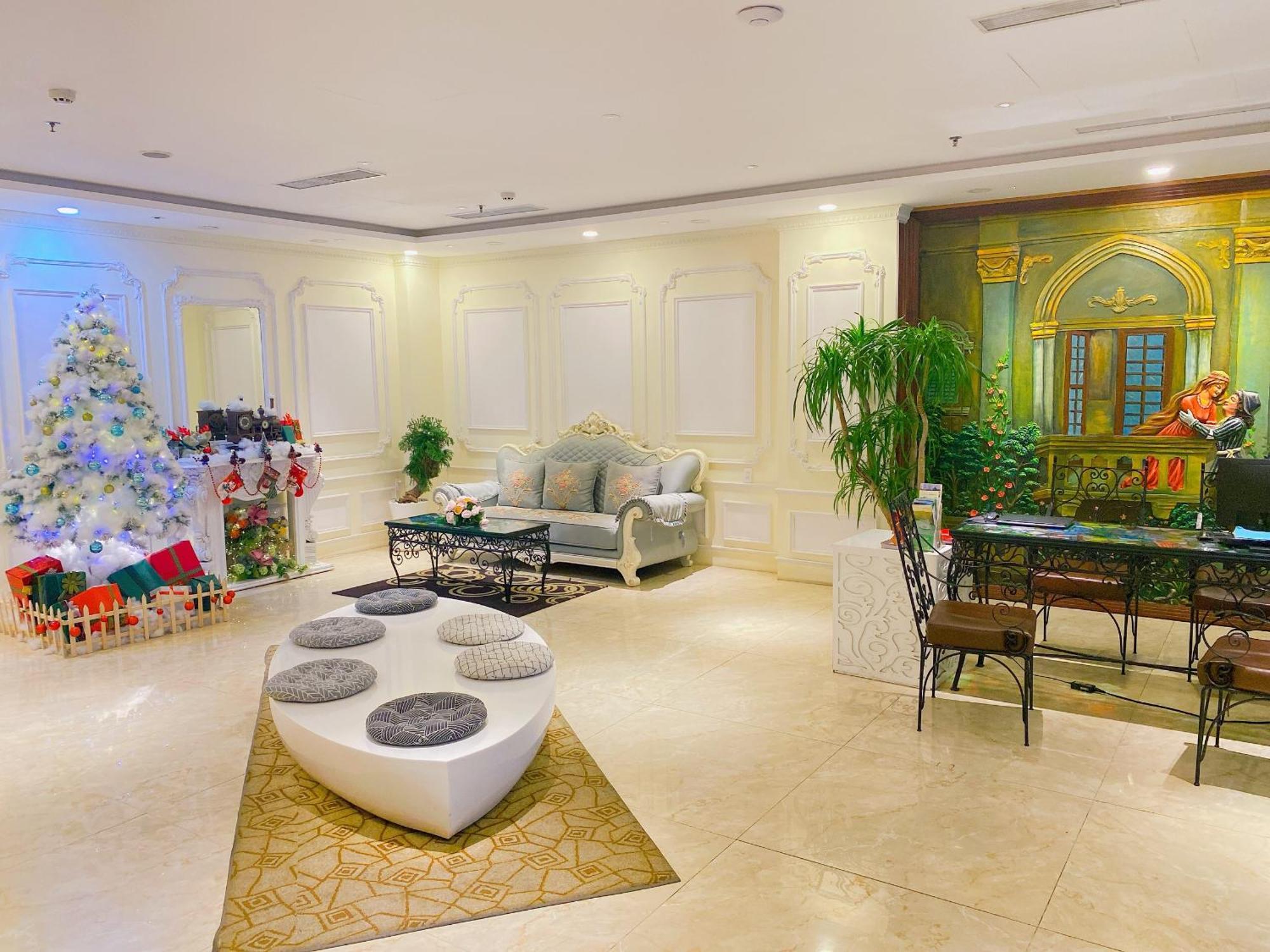 Hotel Happy Life Grand & Rooftop Skybar