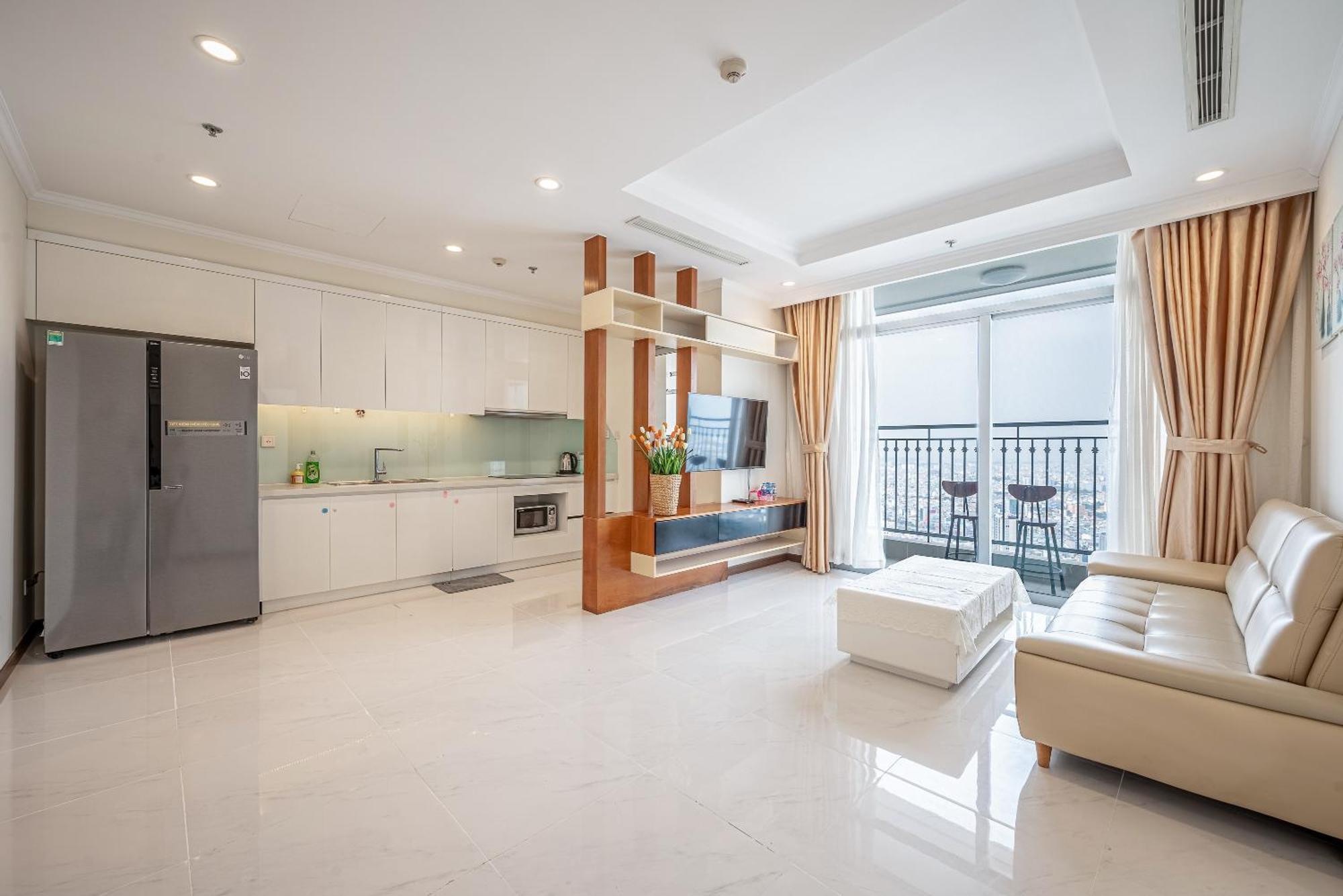 Vinhomes Park Apartment- Landmark Luxury Apartment *
