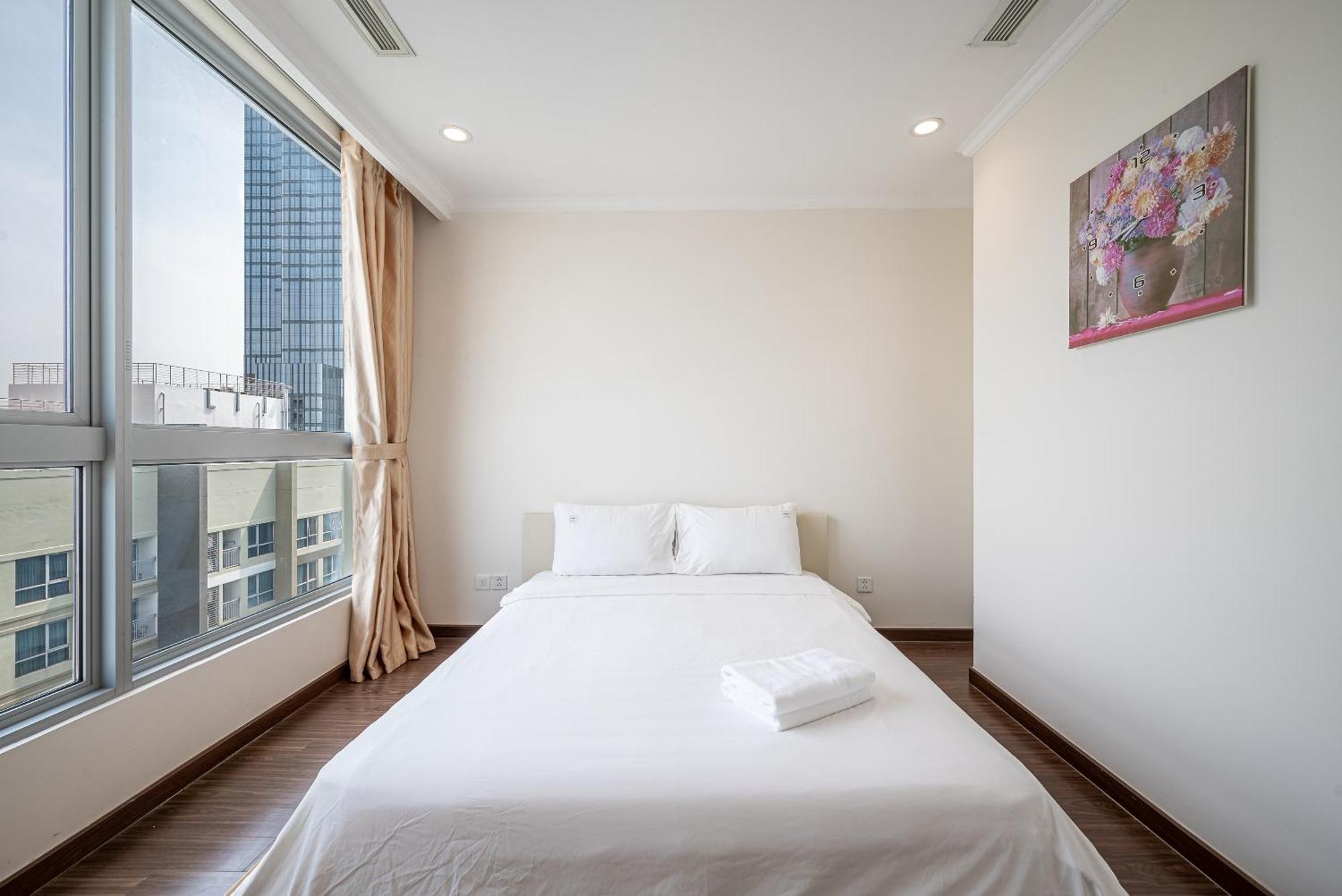Vinhomes Park Apartment- Landmark Luxury Apartment *